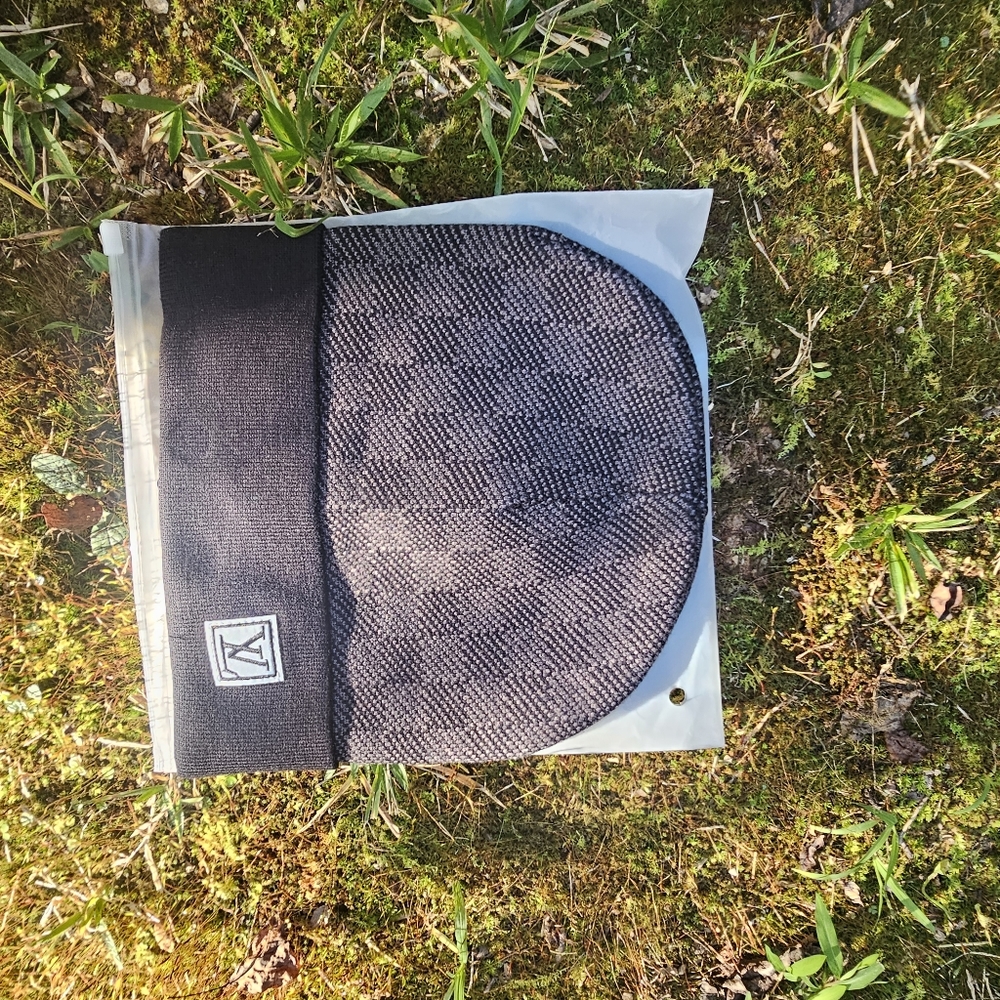 NWT LV BRAND NEW BEANIE.
